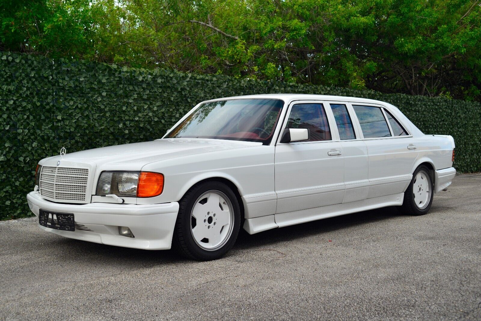 Mercedes-Benz-S-Class-Limousine-1986-3