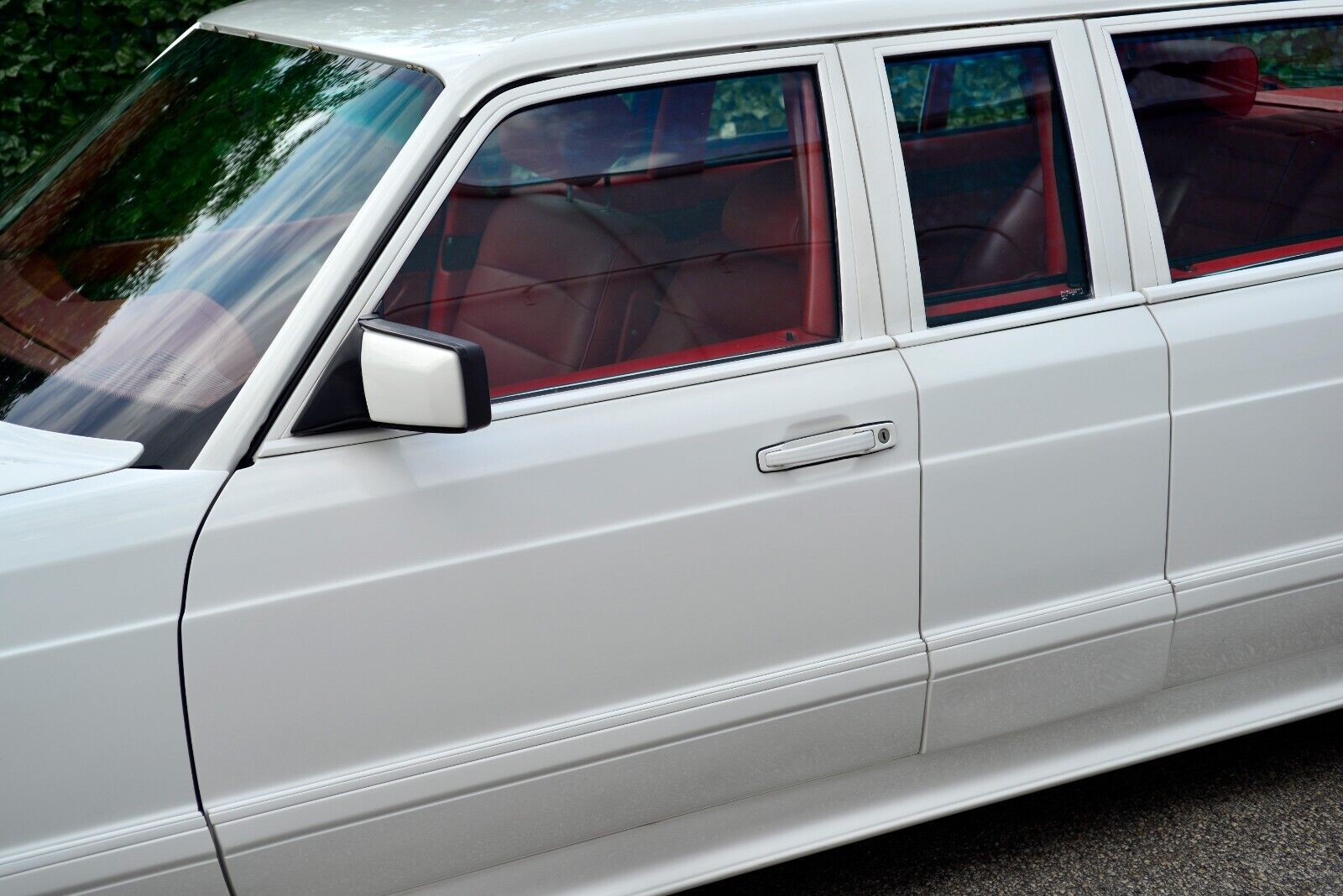 Mercedes-Benz-S-Class-Limousine-1986-6