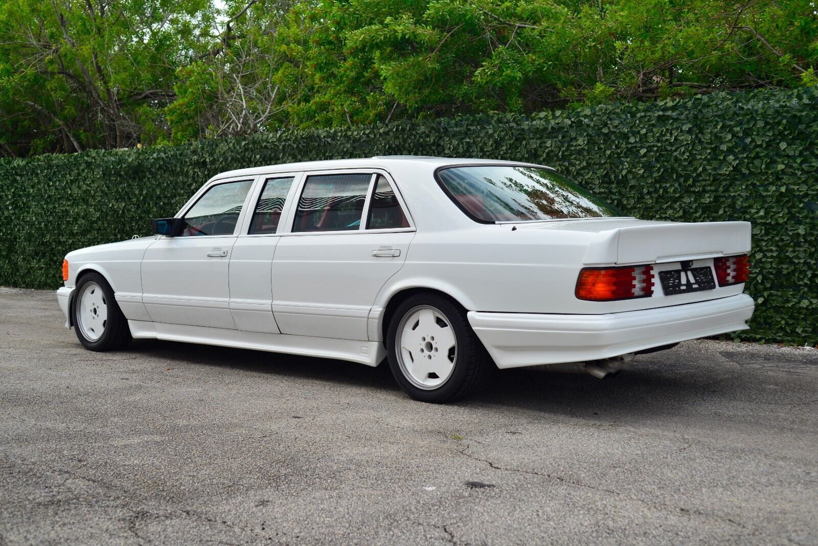 Mercedes-Benz-S-Class-Limousine-1986-8