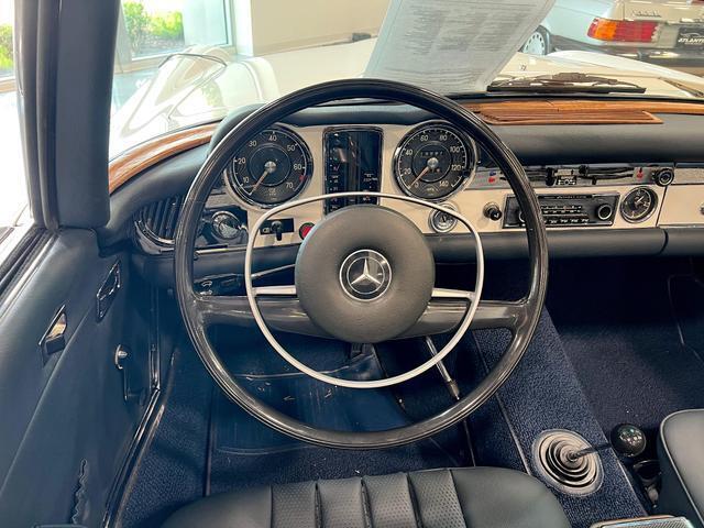 Mercedes-Benz-SL-Class-1968-15