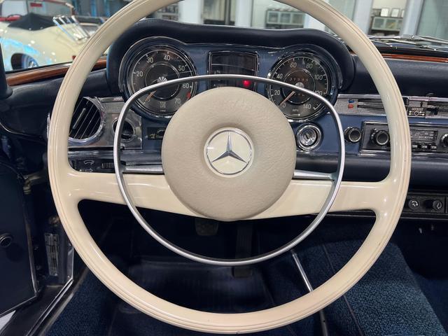 Mercedes-Benz-SL-Class-1969-30