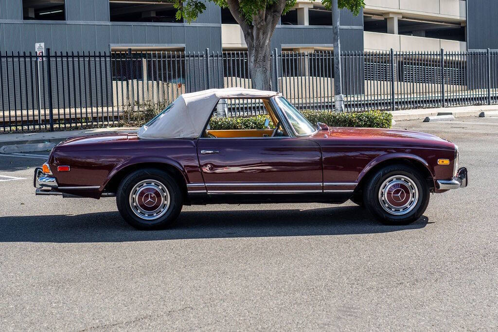 Mercedes-Benz-SL-Class-1971-18