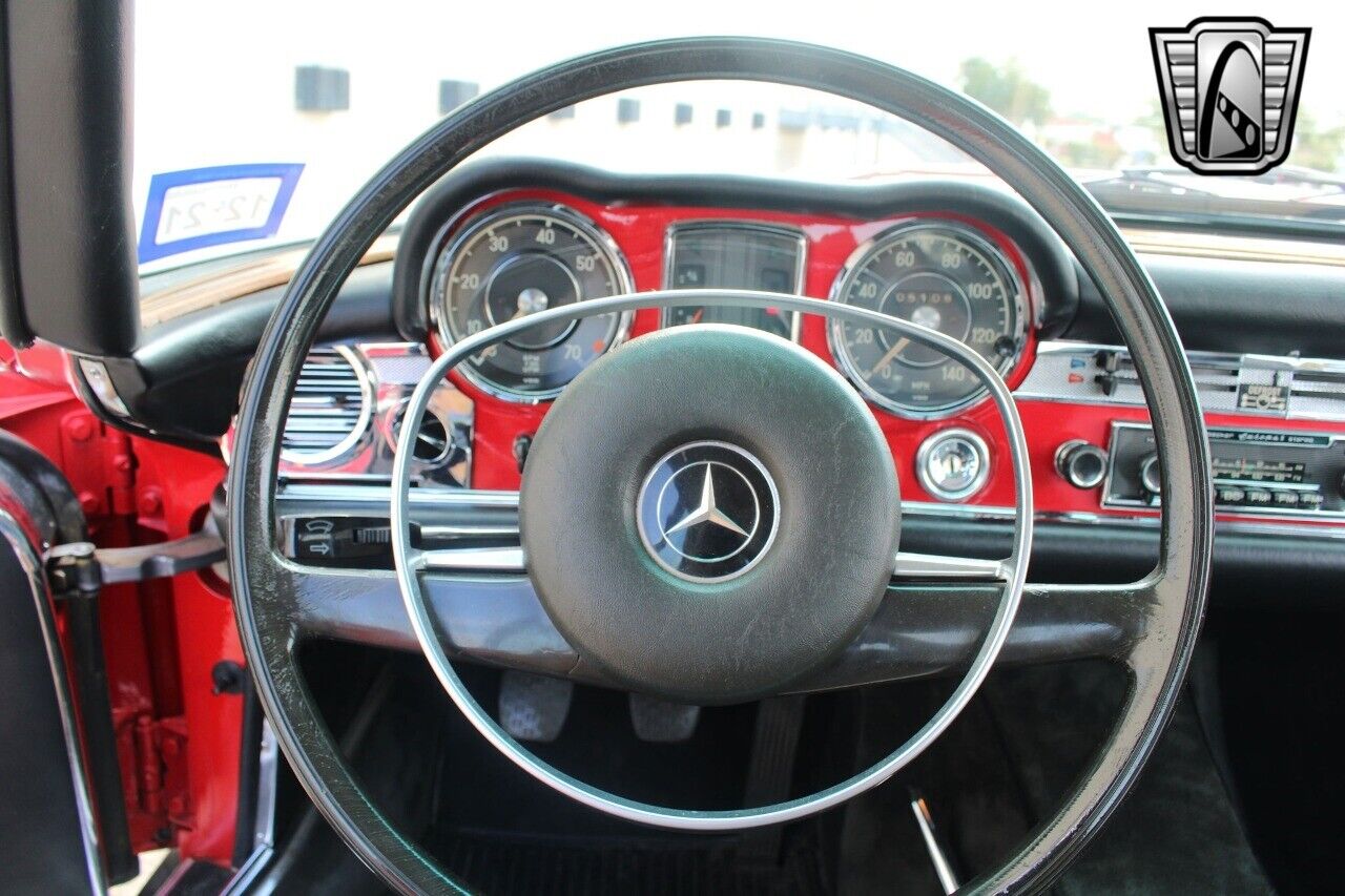 Mercedes-Benz-SL-Class-1971-24