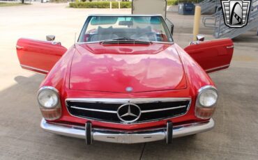 Mercedes-Benz-SL-Class-1971-32