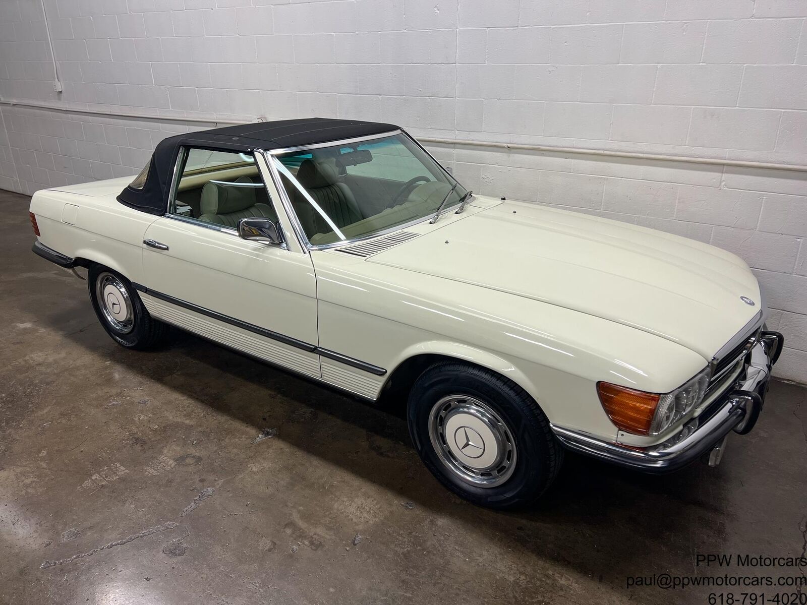 Mercedes-Benz-SL-Class-1973-32