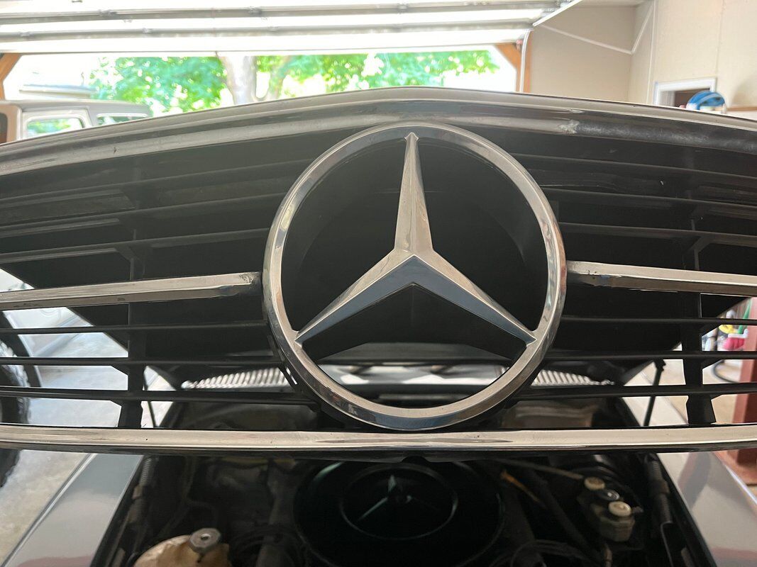 Mercedes-Benz-SL-Class-1975-21