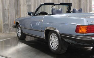 Mercedes-Benz-SL-Class-1979-13