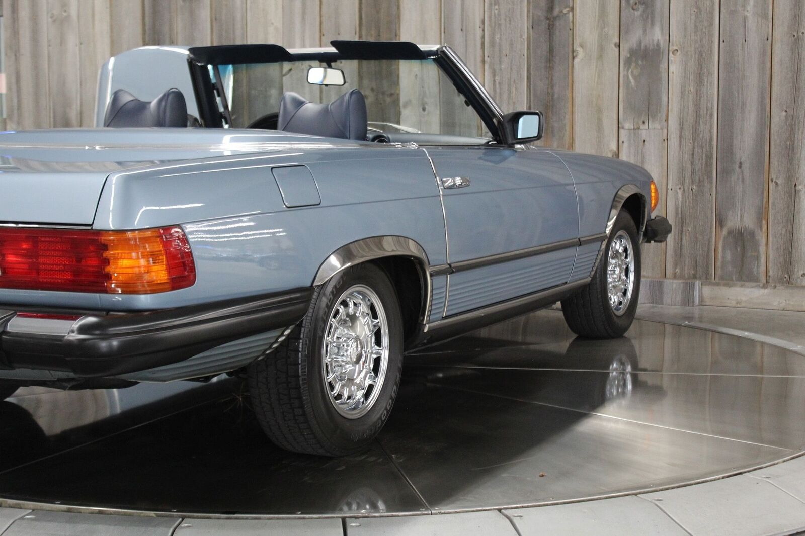 Mercedes-Benz-SL-Class-1979-14