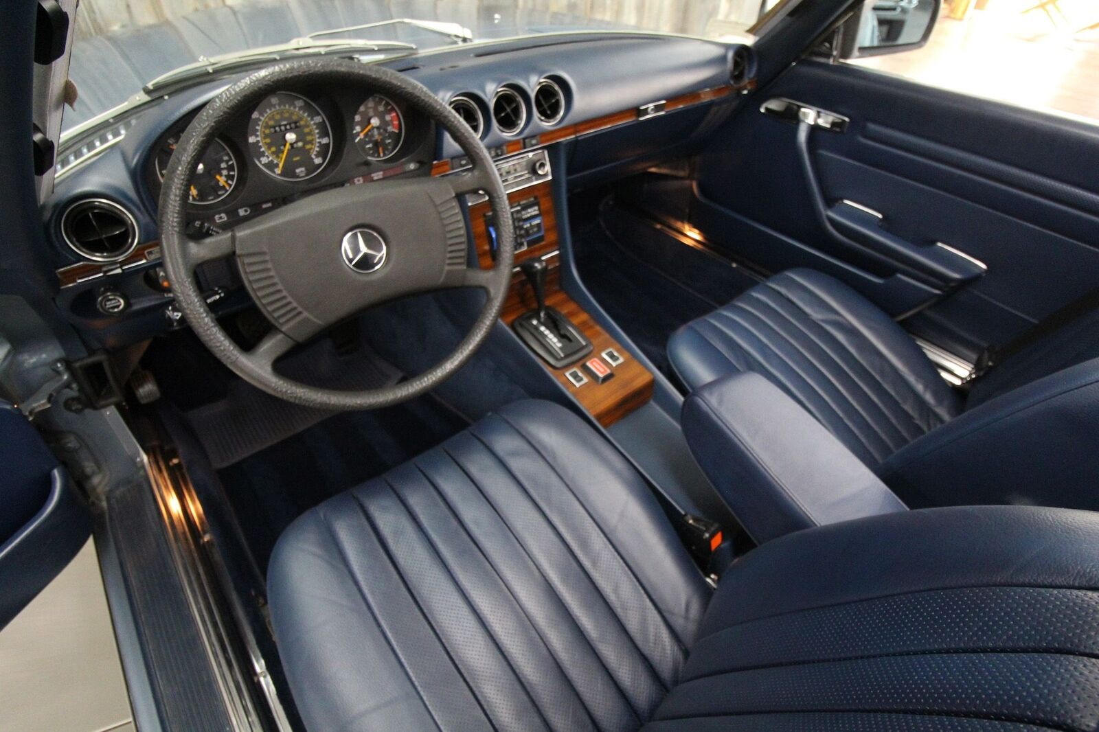 Mercedes-Benz-SL-Class-1979-20