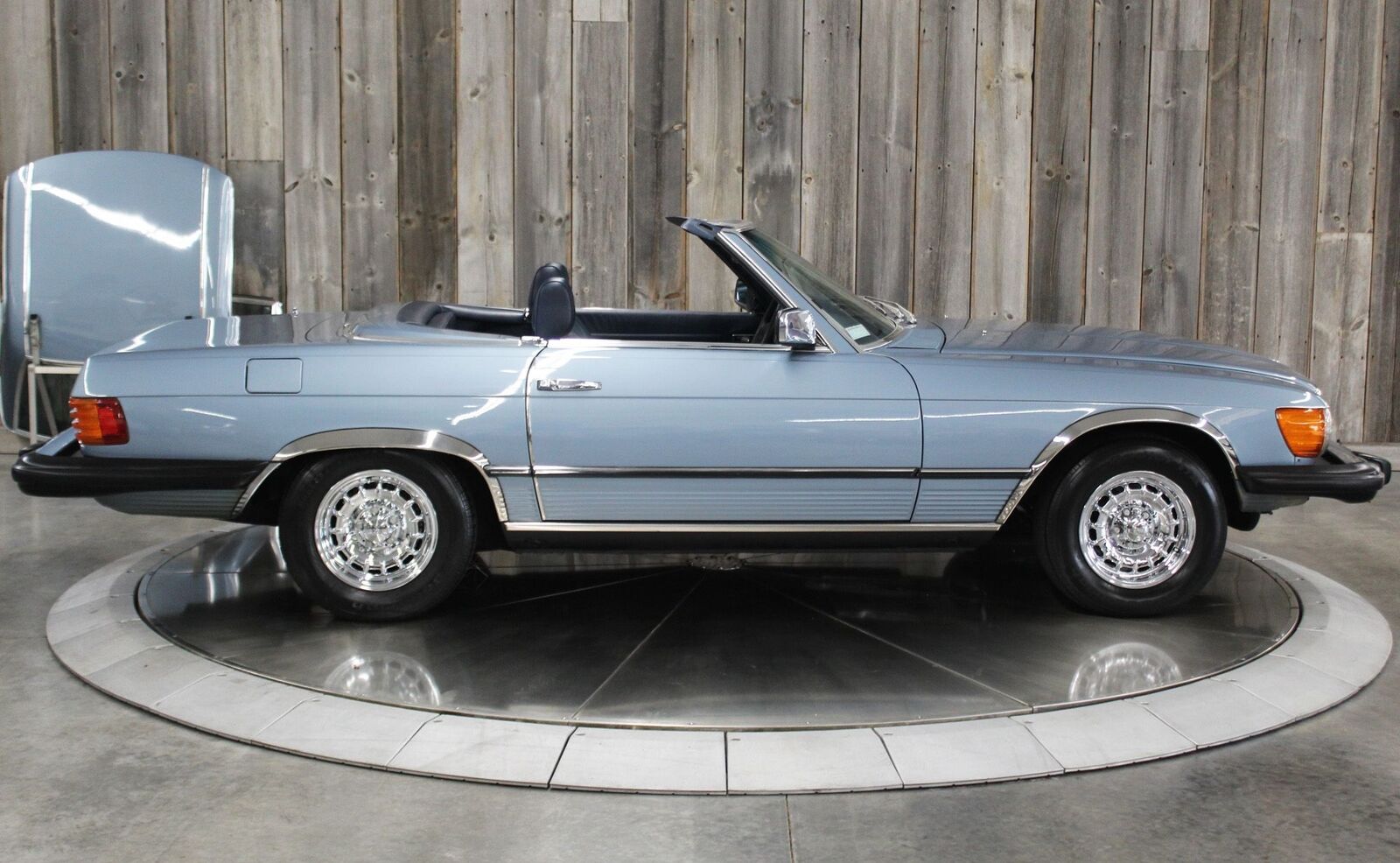 Mercedes-Benz-SL-Class-1979-4