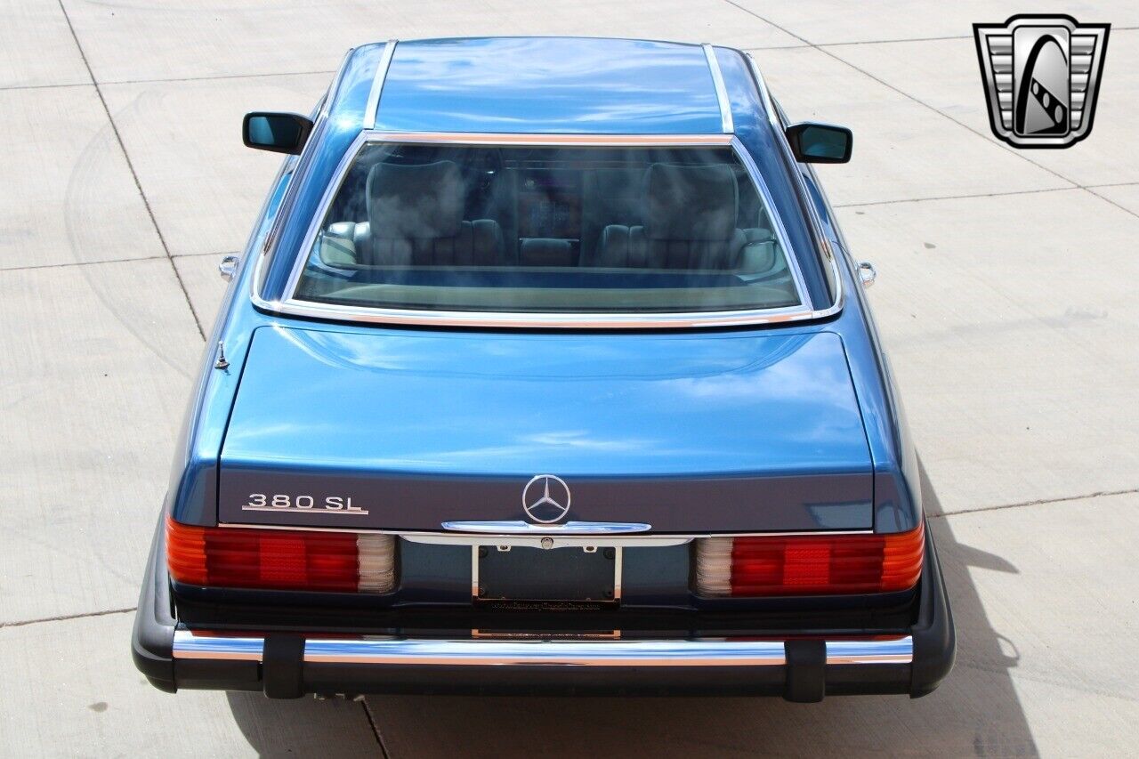 Mercedes-Benz-SL-Class-1981-5