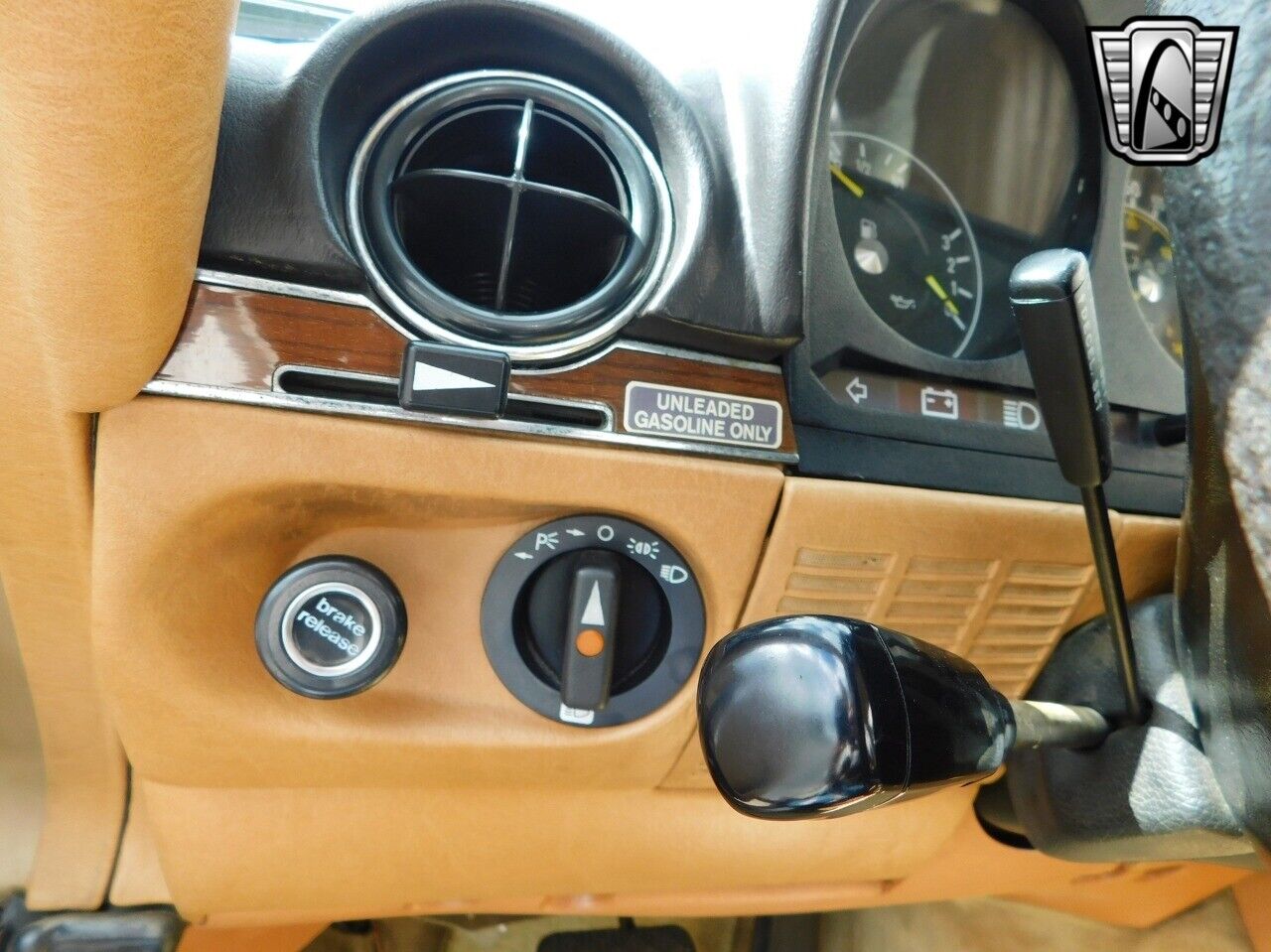 Mercedes-Benz-SL-Class-1982-10