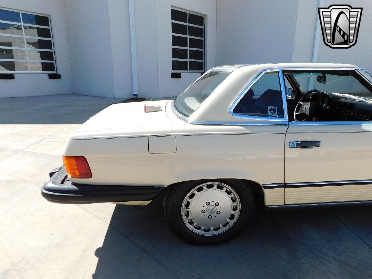 Mercedes-Benz-SL-Class-1987-11