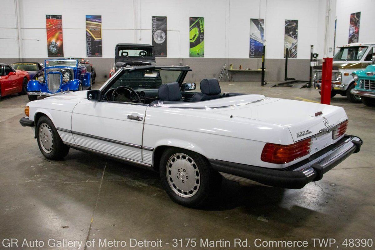 Mercedes-Benz-SL-Class-1988-3