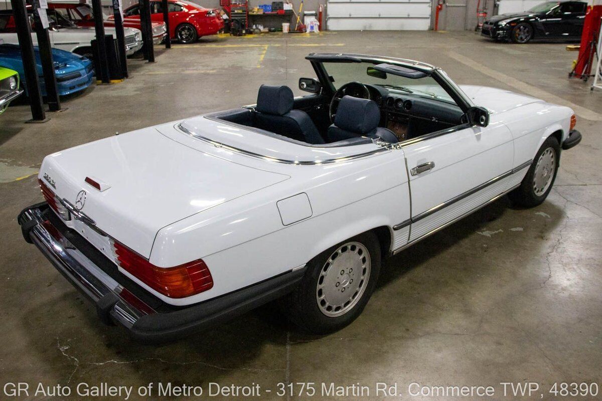 Mercedes-Benz-SL-Class-1988-6