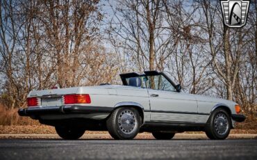 Mercedes-Benz-SL-Class-1988-6