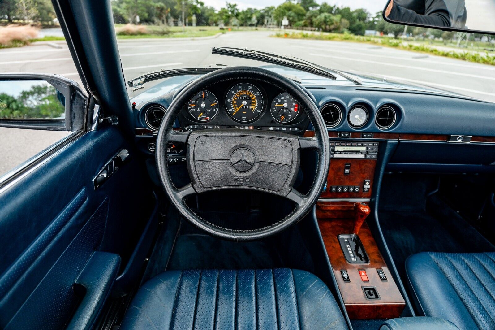 Mercedes-Benz-SL-Class-1989-21