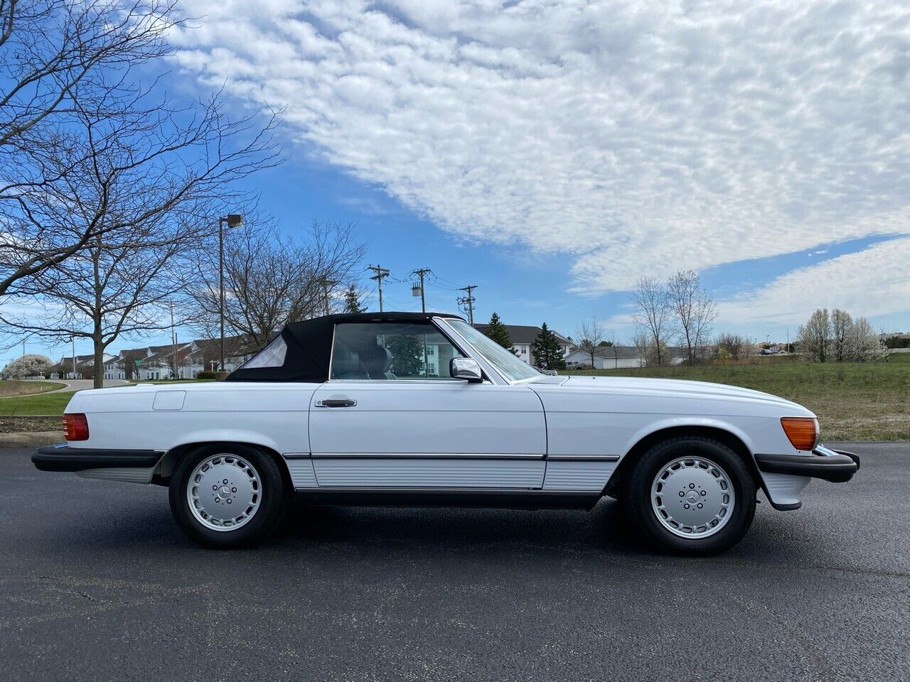 Mercedes-Benz-SL-Class-1989-3