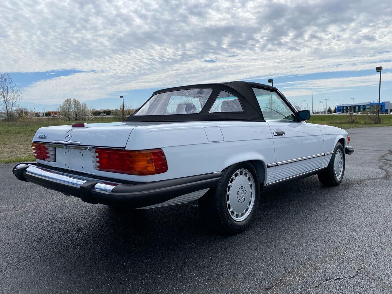 Mercedes-Benz-SL-Class-1989-4