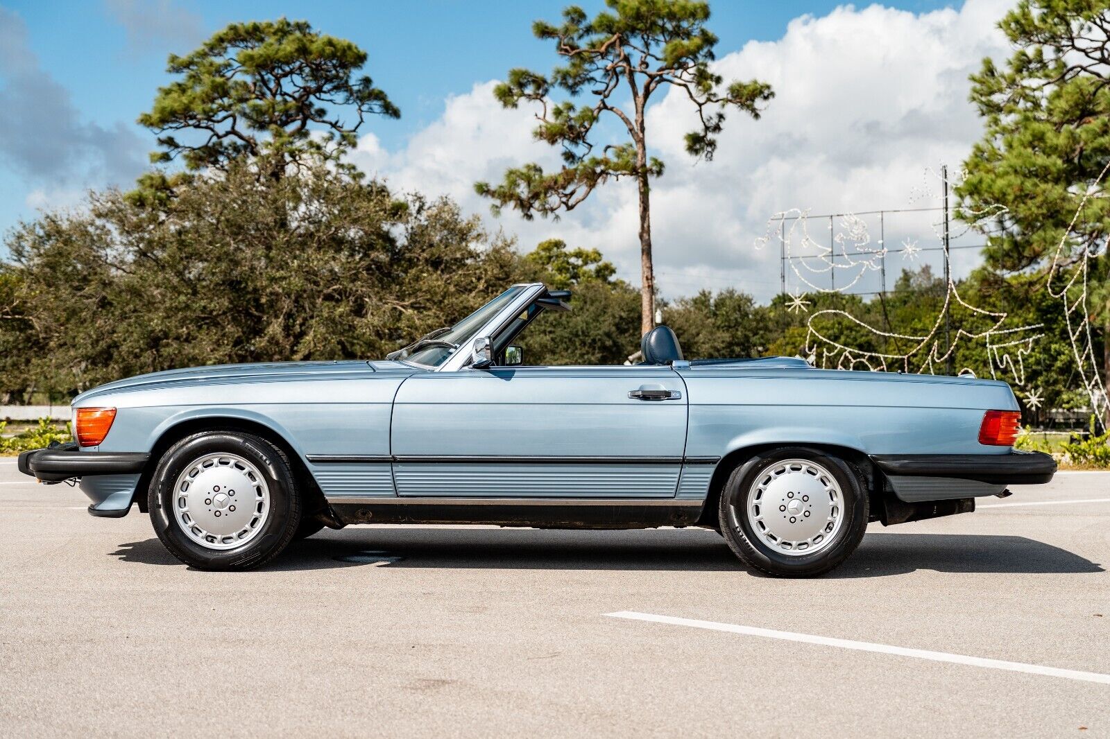 Mercedes-Benz-SL-Class-1989-4