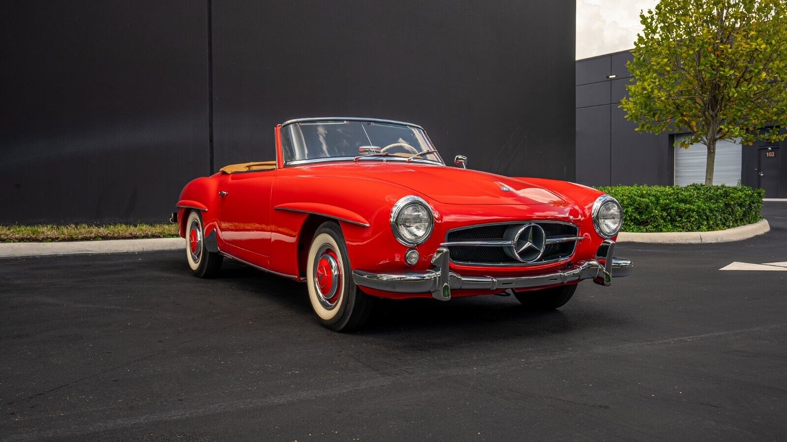 Mercedes-Benz-SL-Class-Cabriolet-1957-3