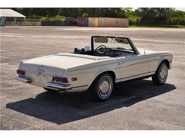 Mercedes-Benz-SL-Class-Cabriolet-1969-4