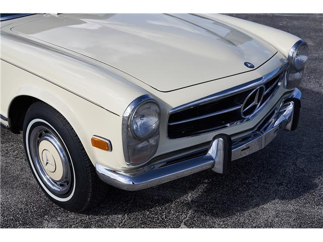 Mercedes-Benz-SL-Class-Cabriolet-1969-9