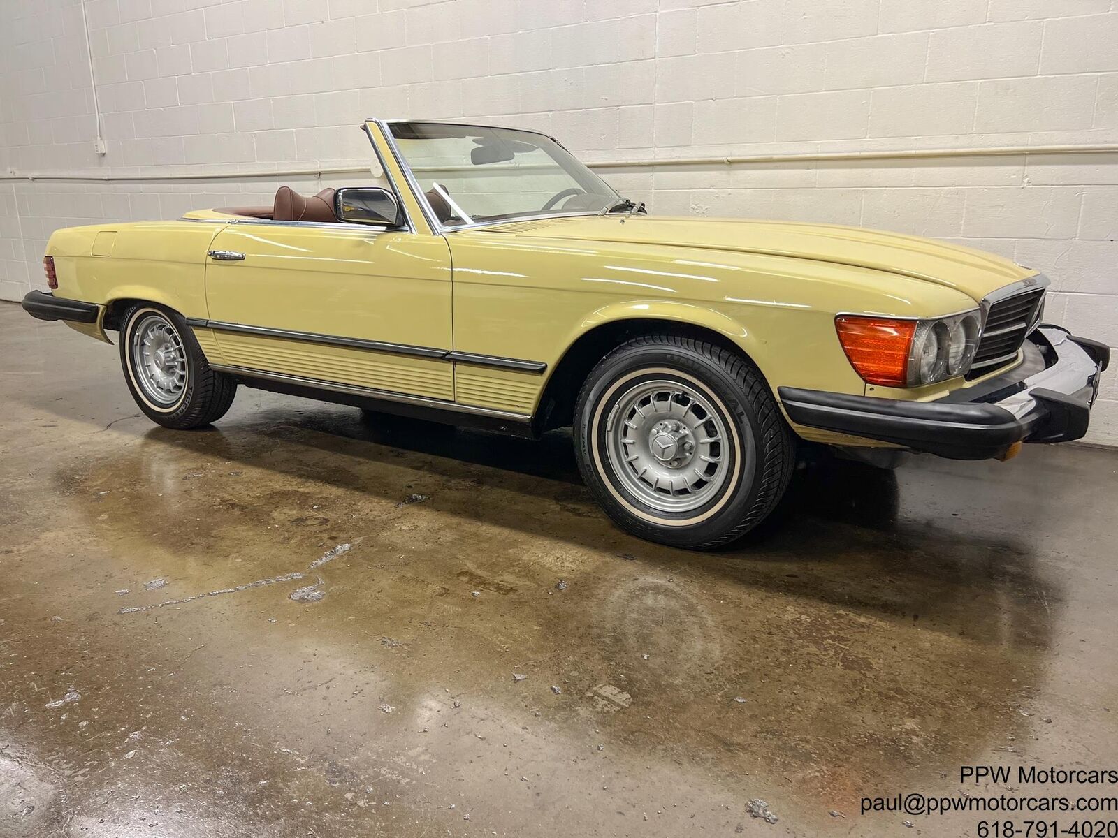 Mercedes-Benz-SL-Class-Cabriolet-1977-19