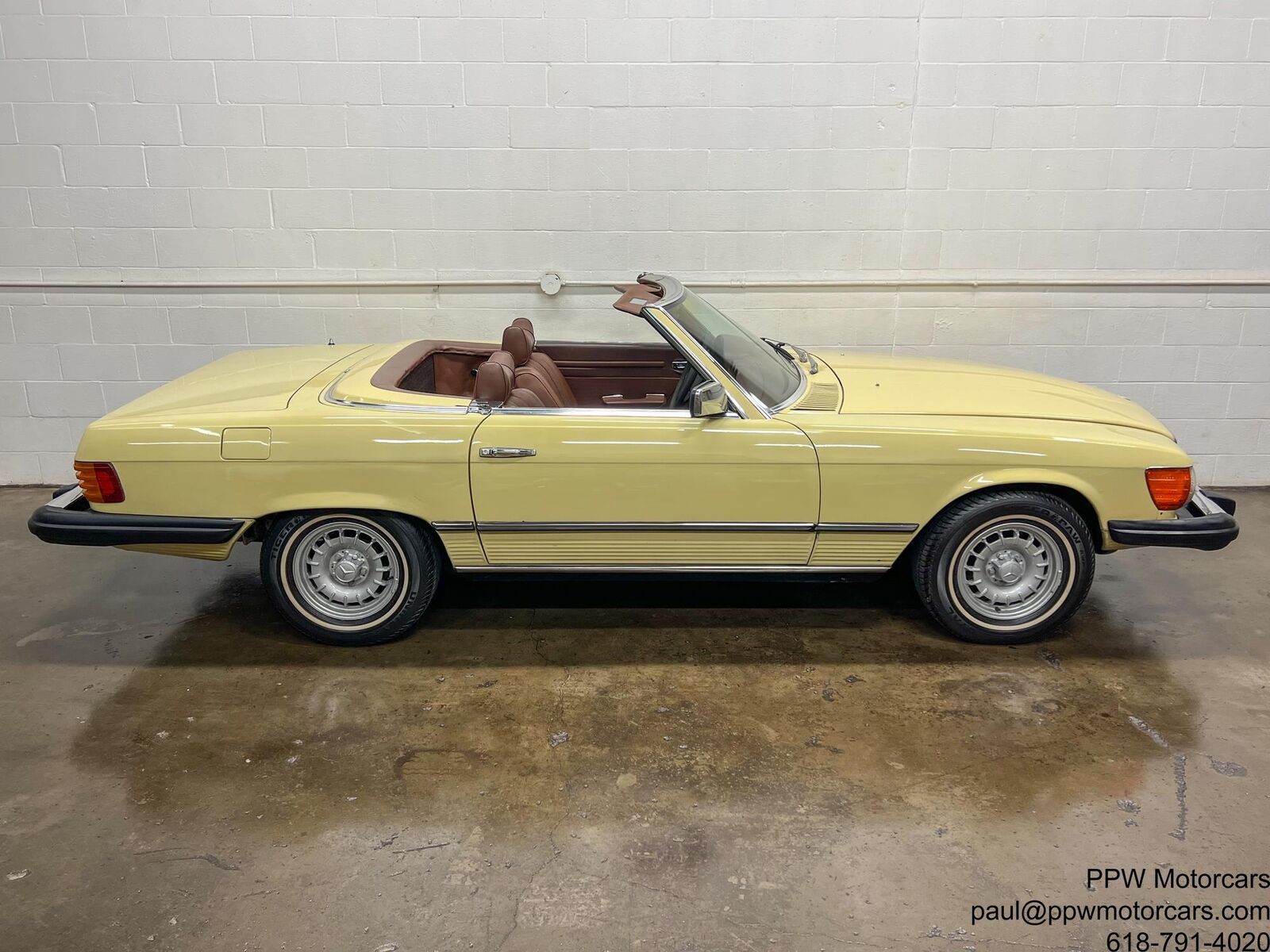 Mercedes-Benz-SL-Class-Cabriolet-1977-21