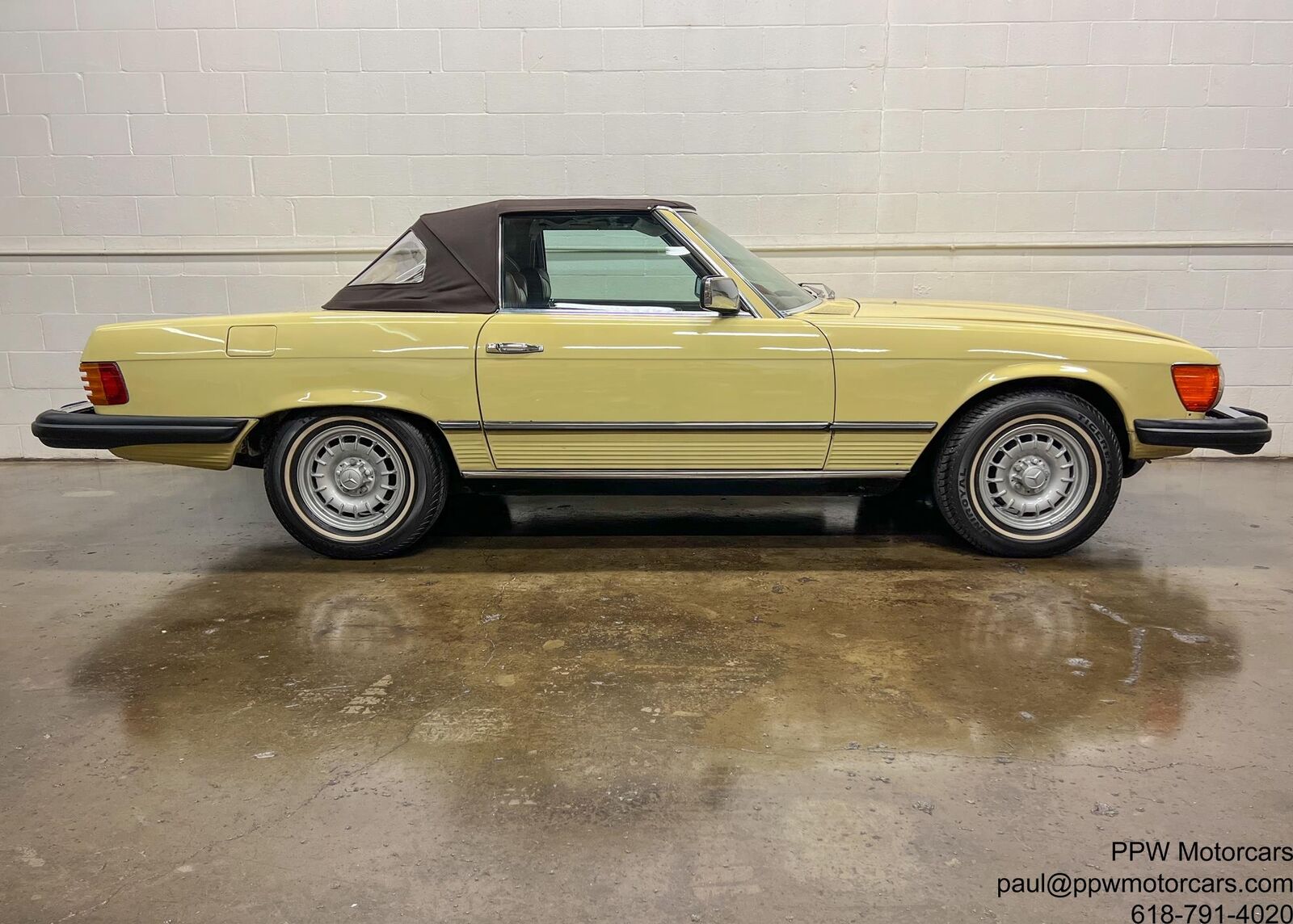 Mercedes-Benz-SL-Class-Cabriolet-1977-24