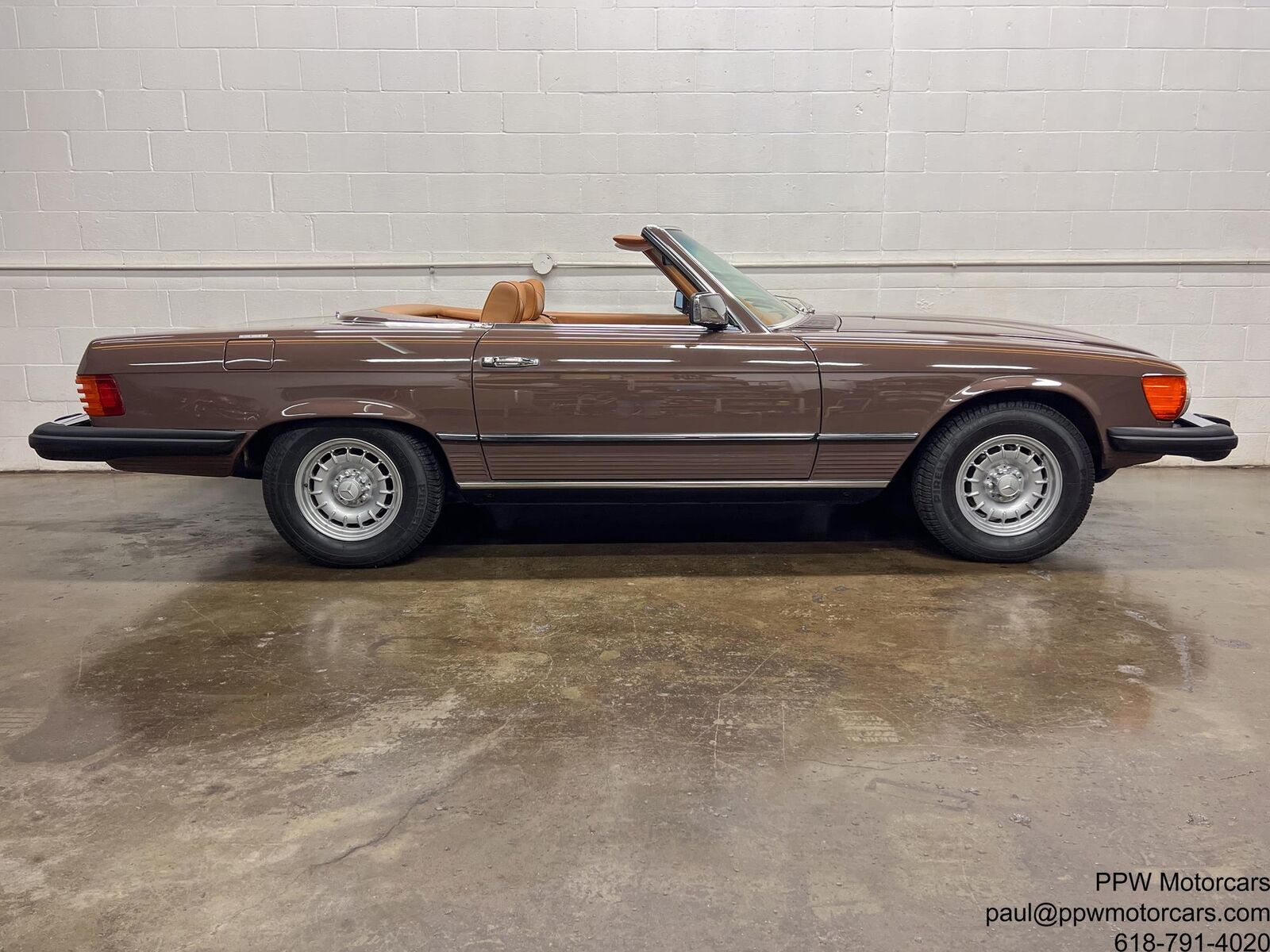 Mercedes-Benz-SL-Class-Cabriolet-1978-25