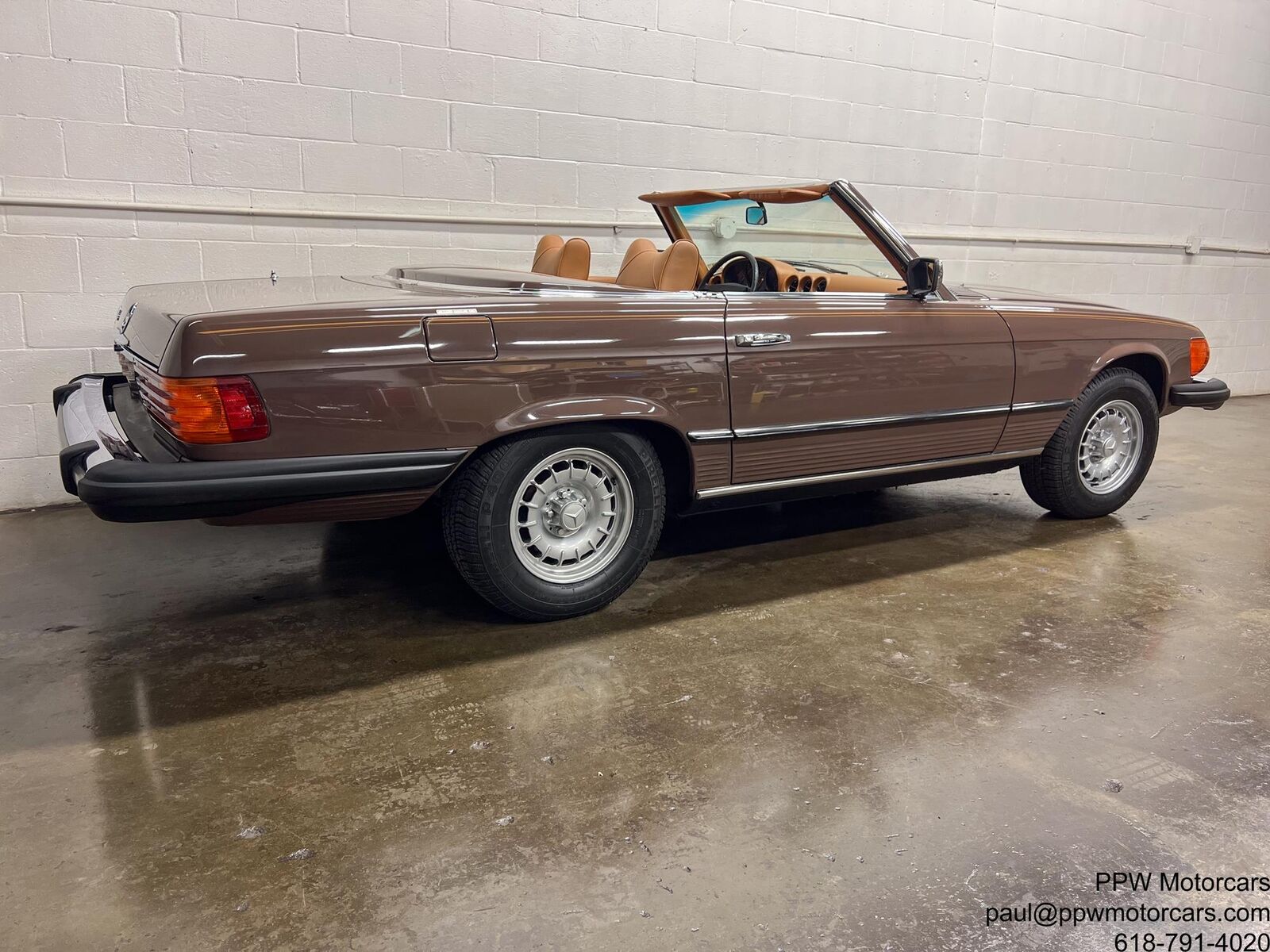 Mercedes-Benz-SL-Class-Cabriolet-1978-27