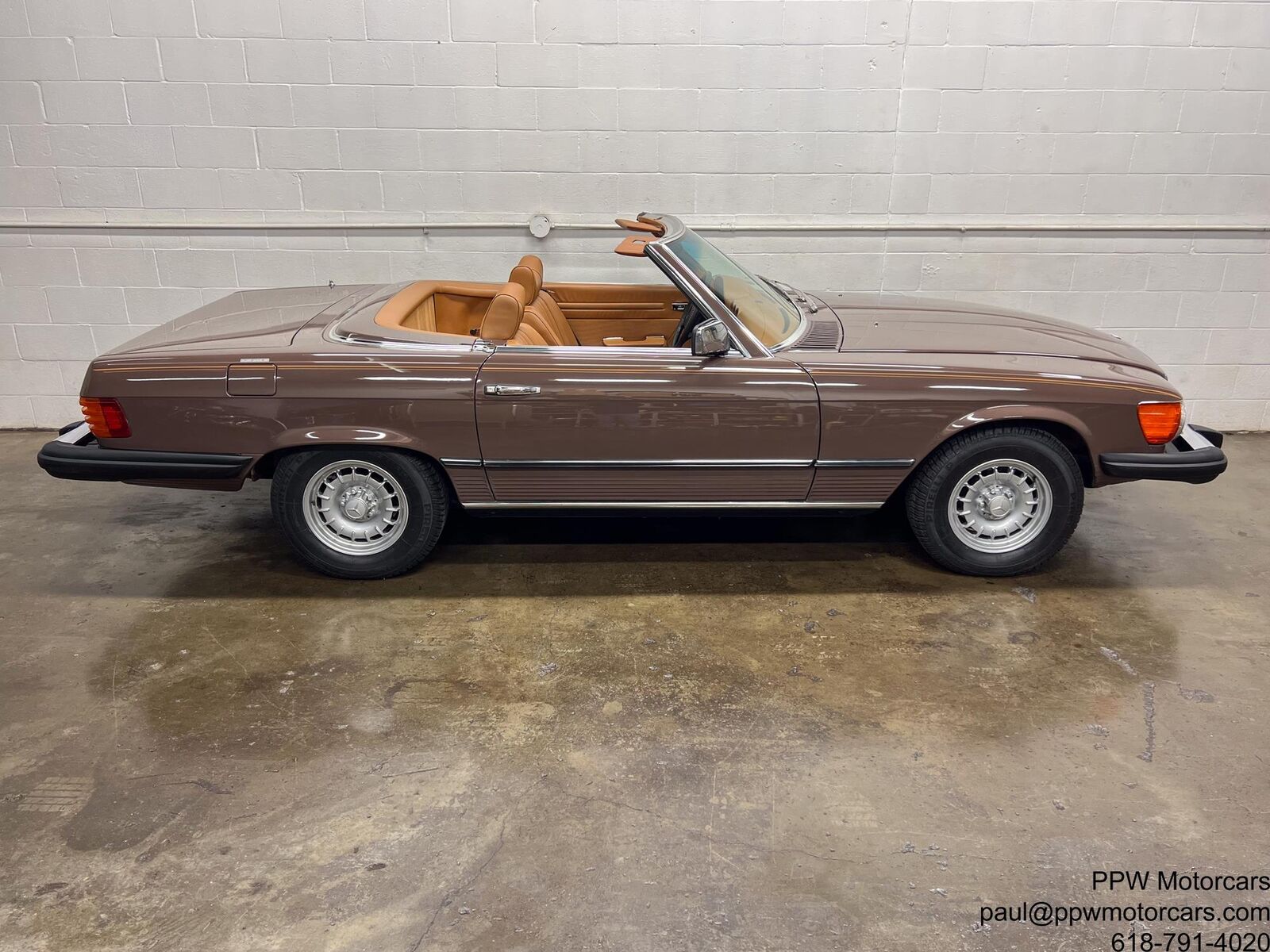 Mercedes-Benz-SL-Class-Cabriolet-1978-28