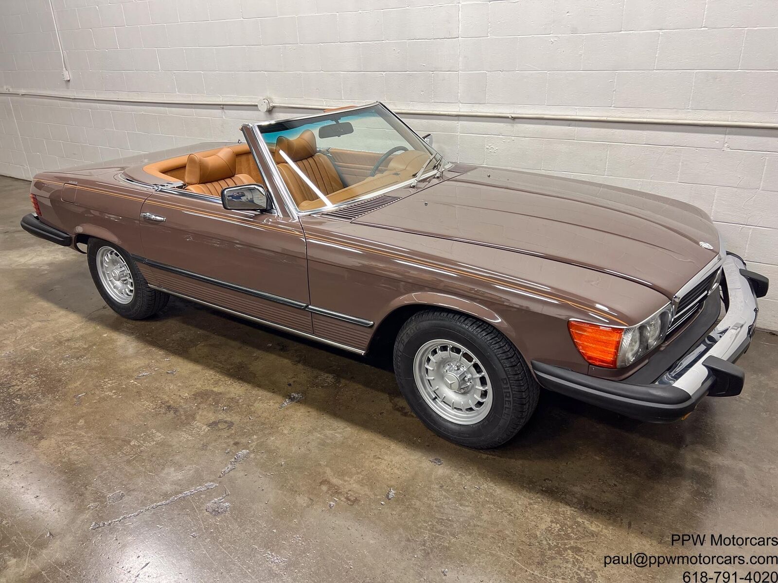 Mercedes-Benz-SL-Class-Cabriolet-1978-29