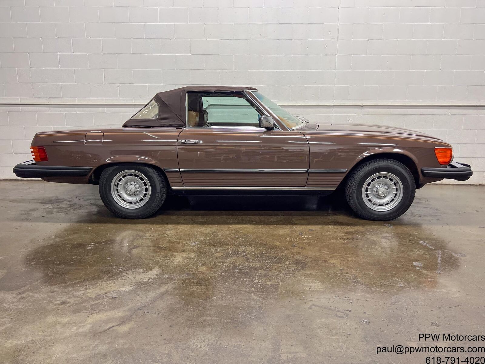 Mercedes-Benz-SL-Class-Cabriolet-1978-31