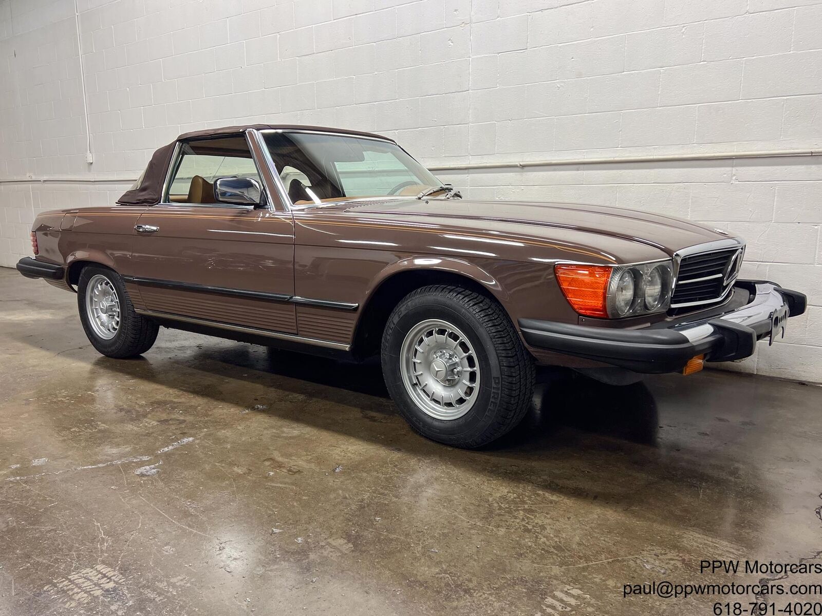 Mercedes-Benz-SL-Class-Cabriolet-1978-32