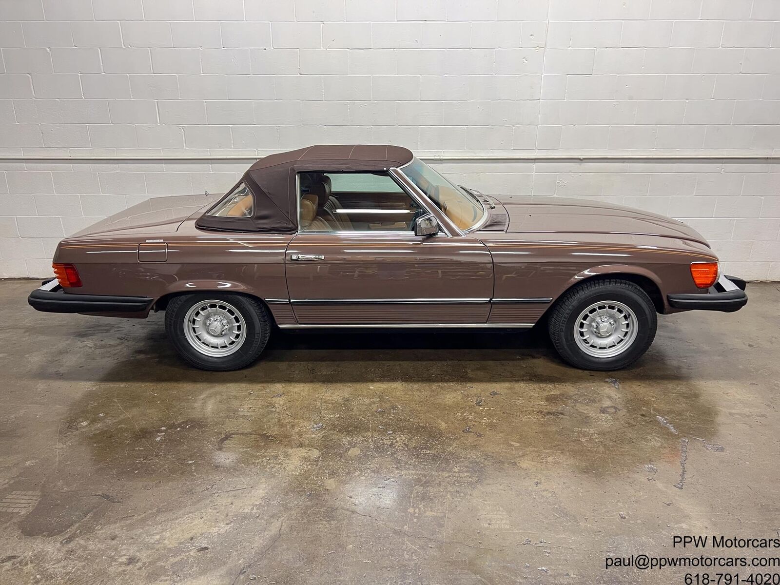 Mercedes-Benz-SL-Class-Cabriolet-1978-34