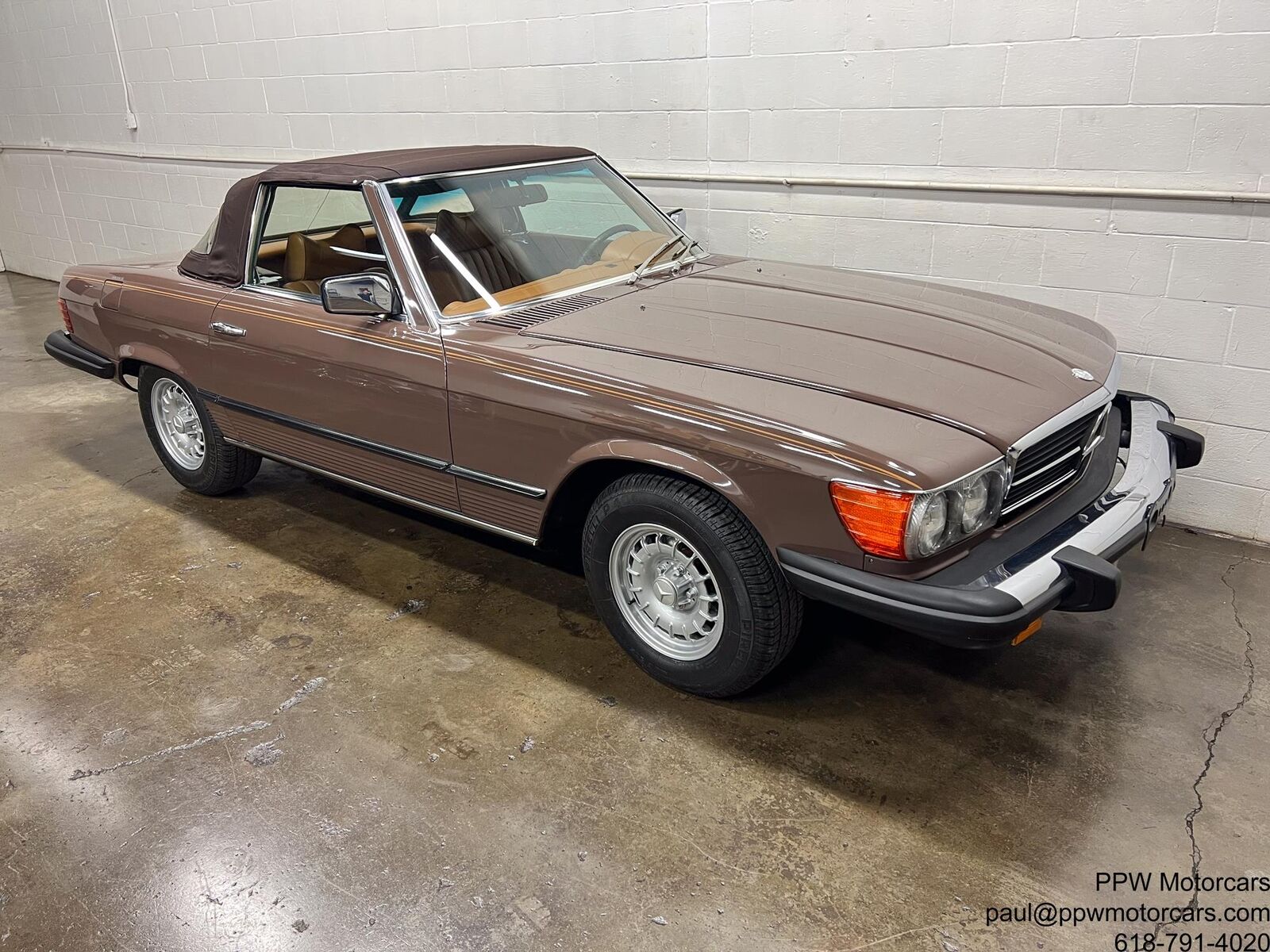 Mercedes-Benz-SL-Class-Cabriolet-1978-35