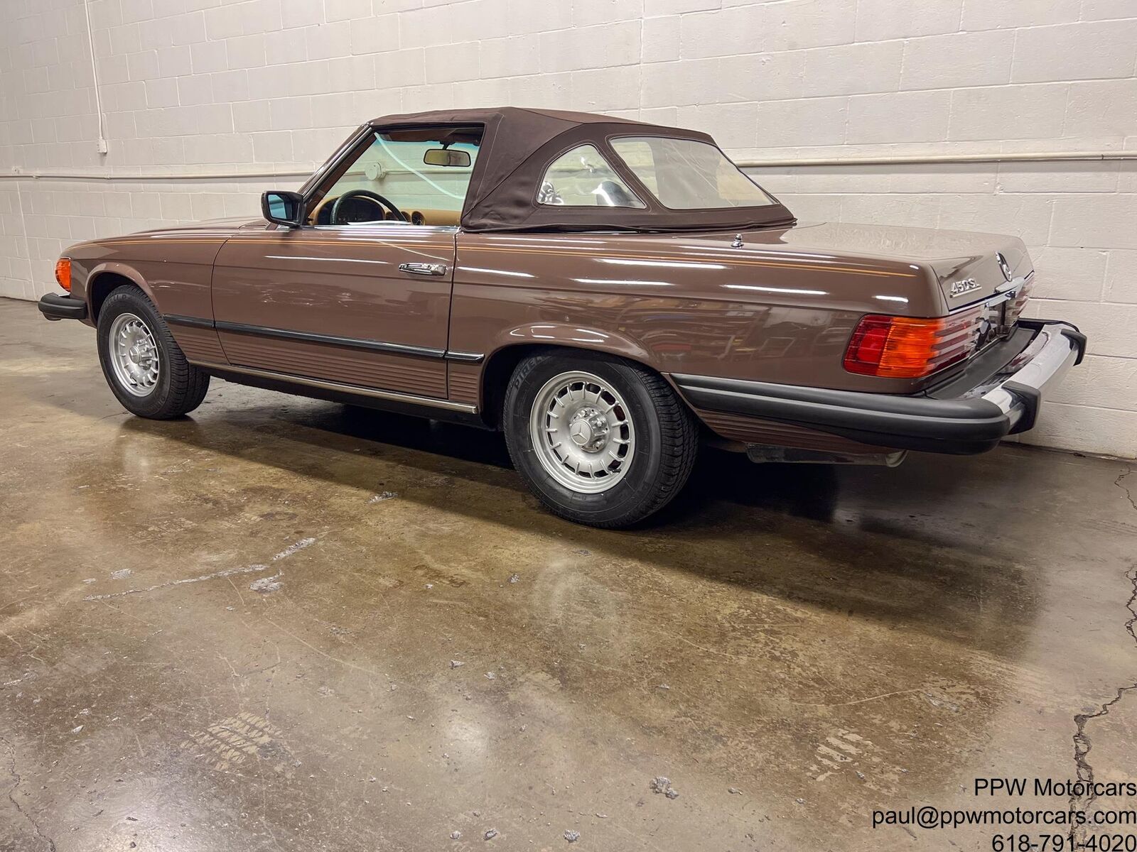 Mercedes-Benz-SL-Class-Cabriolet-1978-8