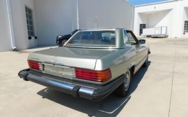 Mercedes-Benz-SL-Class-Cabriolet-1980-10