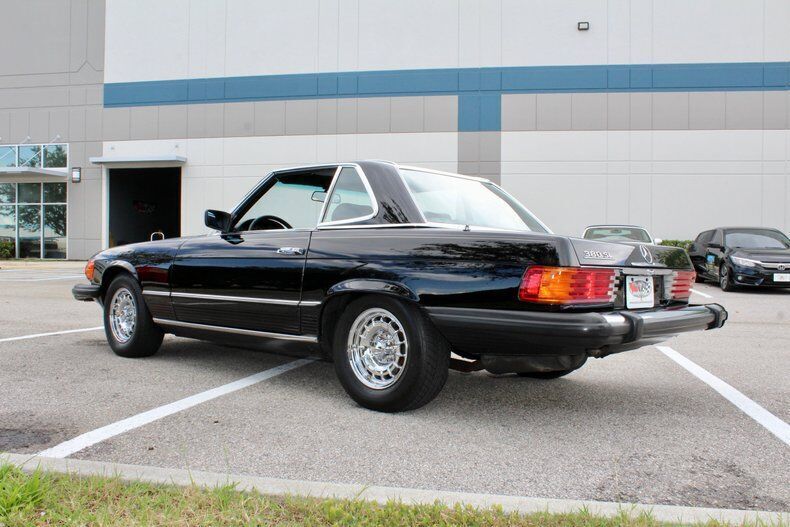 Mercedes-Benz-SL-Class-Cabriolet-1981-10