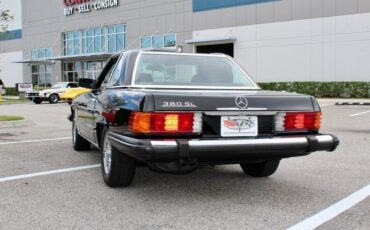 Mercedes-Benz-SL-Class-Cabriolet-1981-11