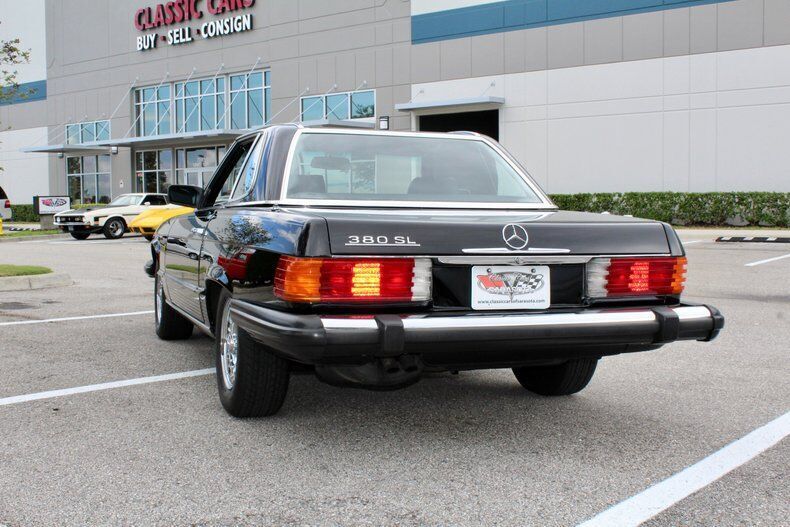 Mercedes-Benz-SL-Class-Cabriolet-1981-11