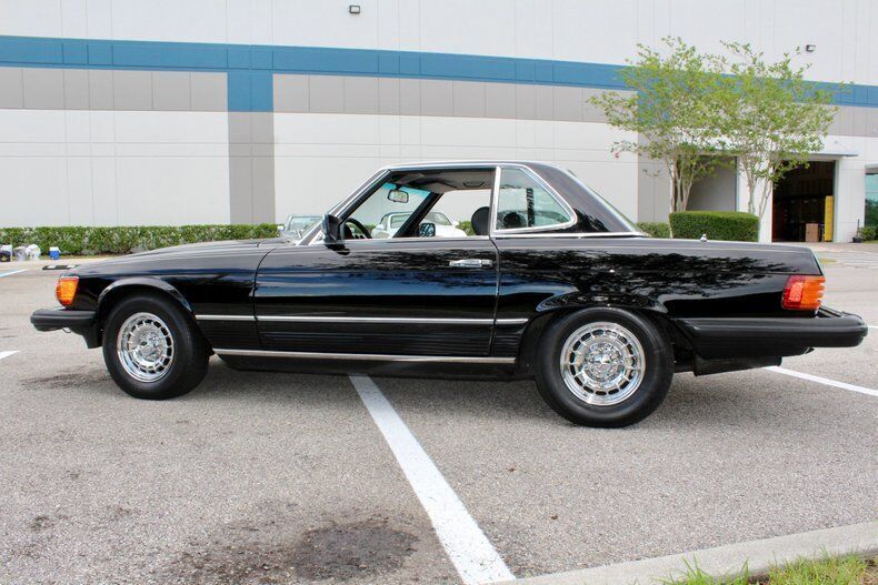 Mercedes-Benz-SL-Class-Cabriolet-1981-9