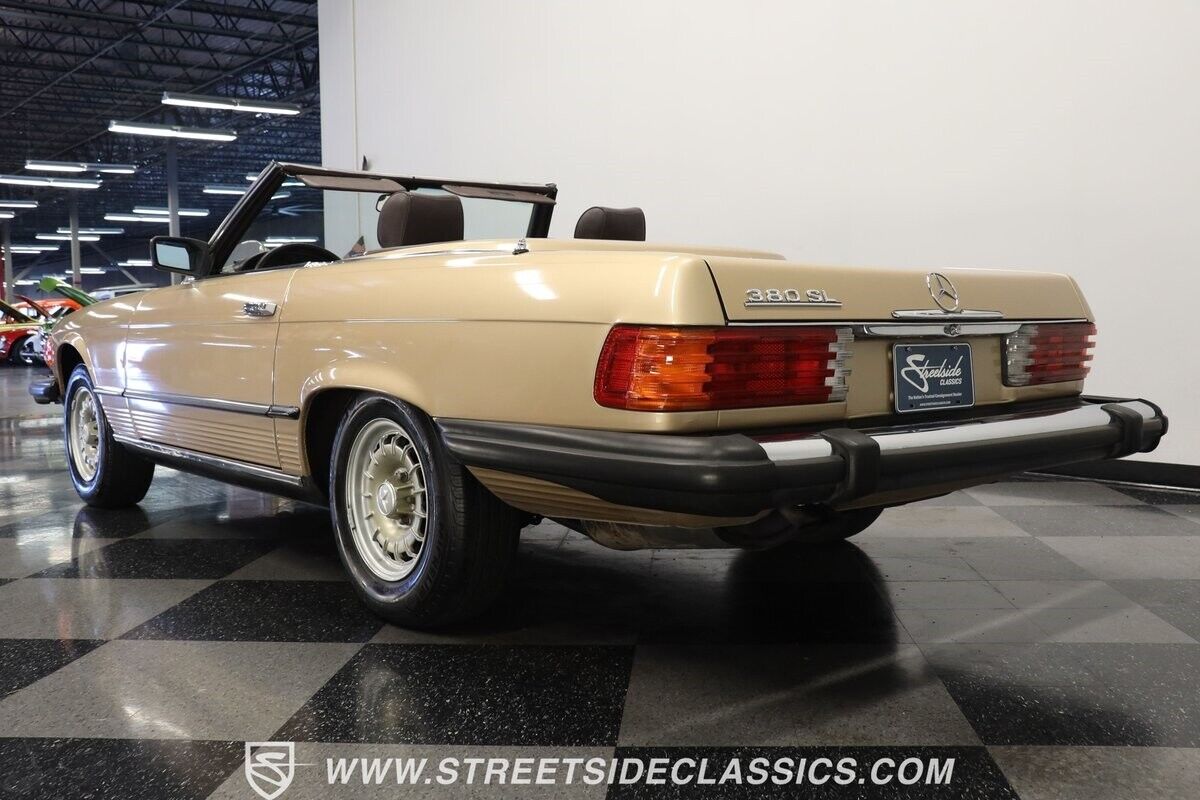 Mercedes-Benz-SL-Class-Cabriolet-1983-23