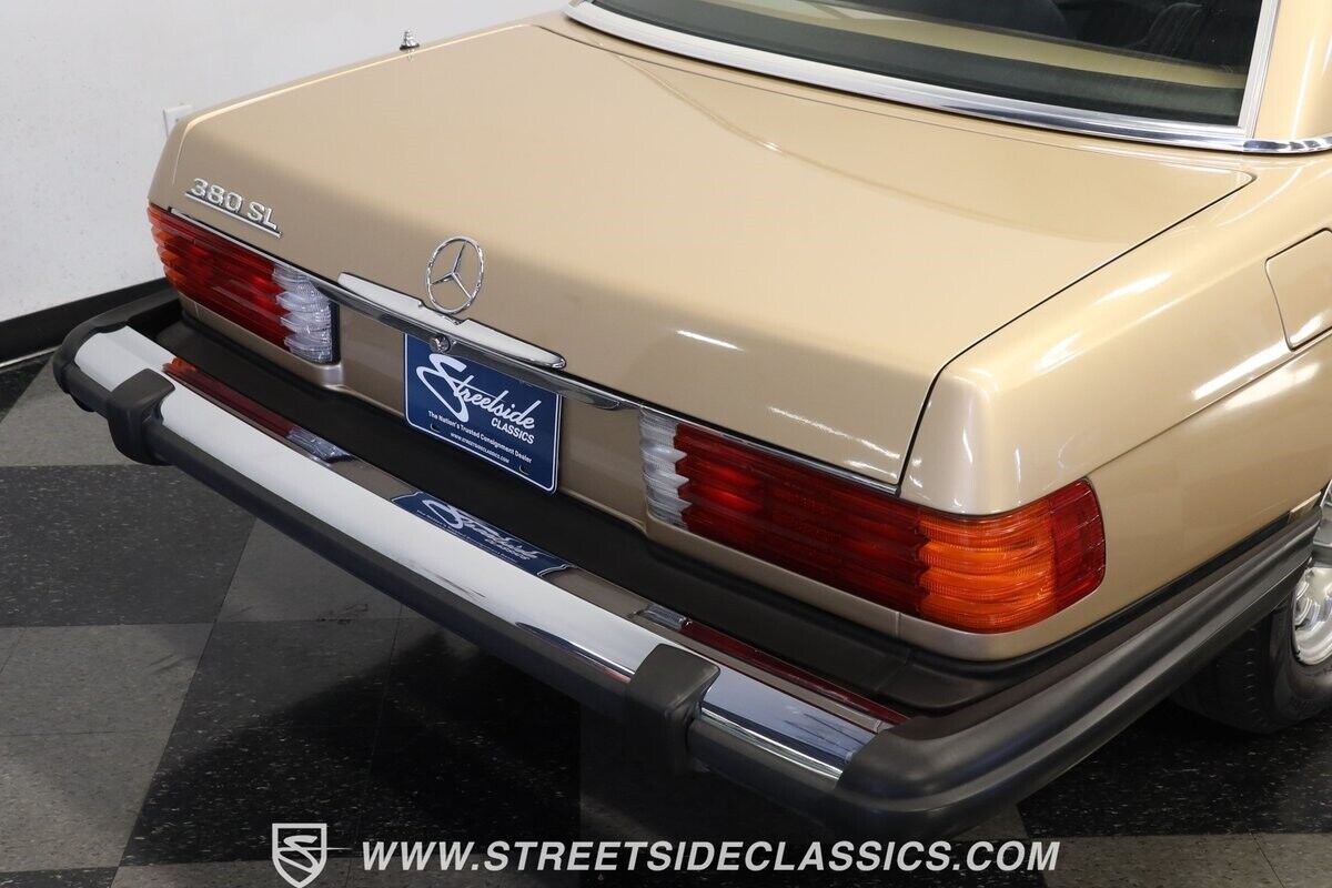 Mercedes-Benz-SL-Class-Cabriolet-1983-26