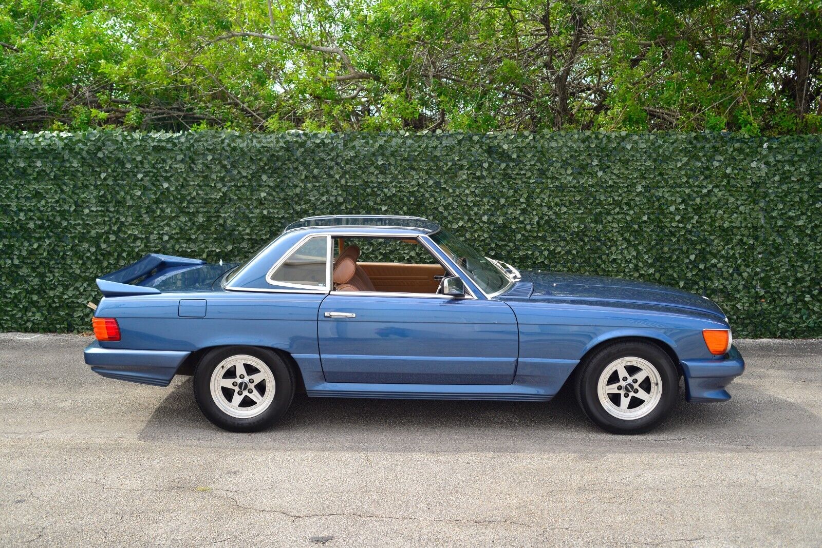 Mercedes-Benz-SL-Class-Cabriolet-1984-2