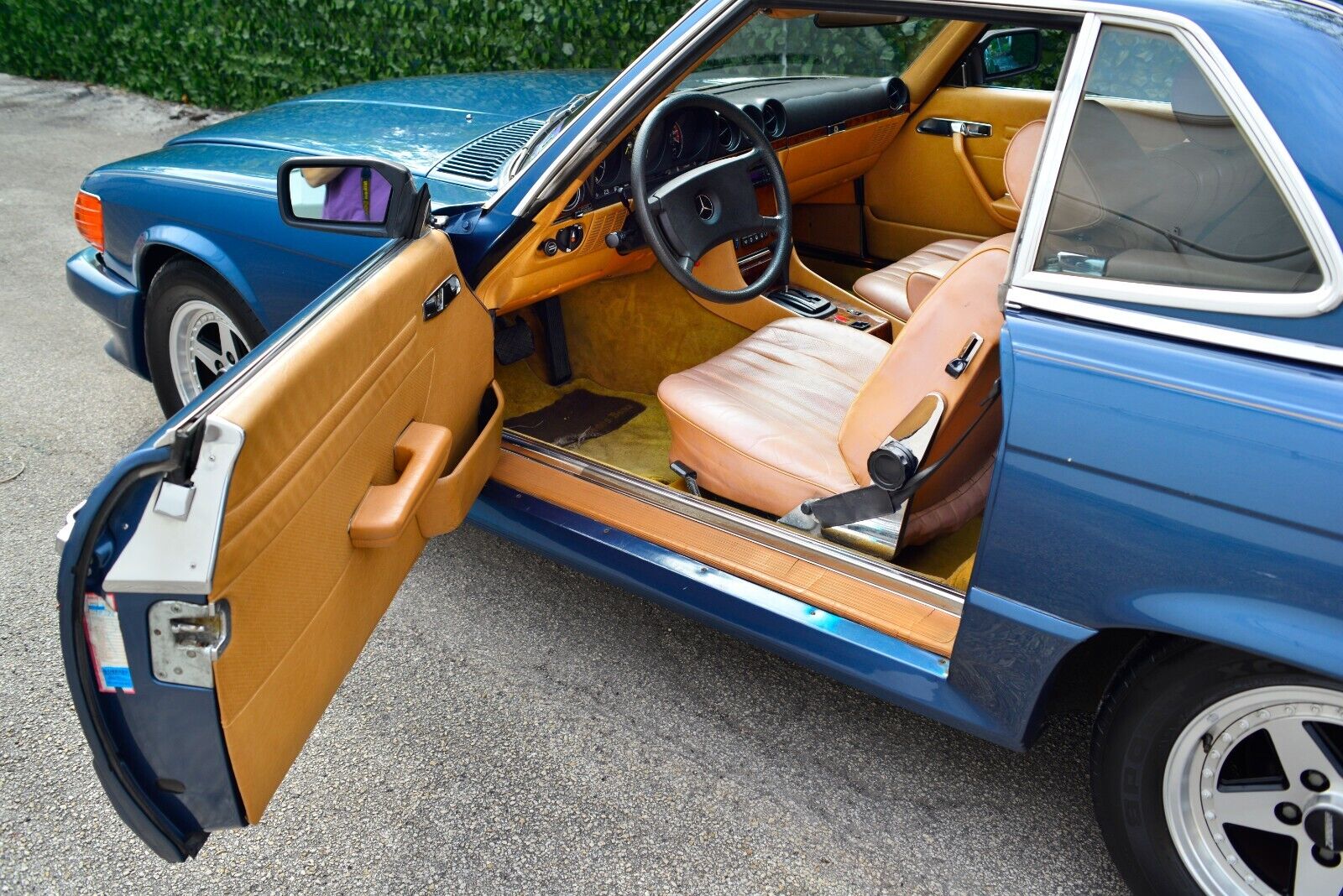 Mercedes-Benz-SL-Class-Cabriolet-1984-20