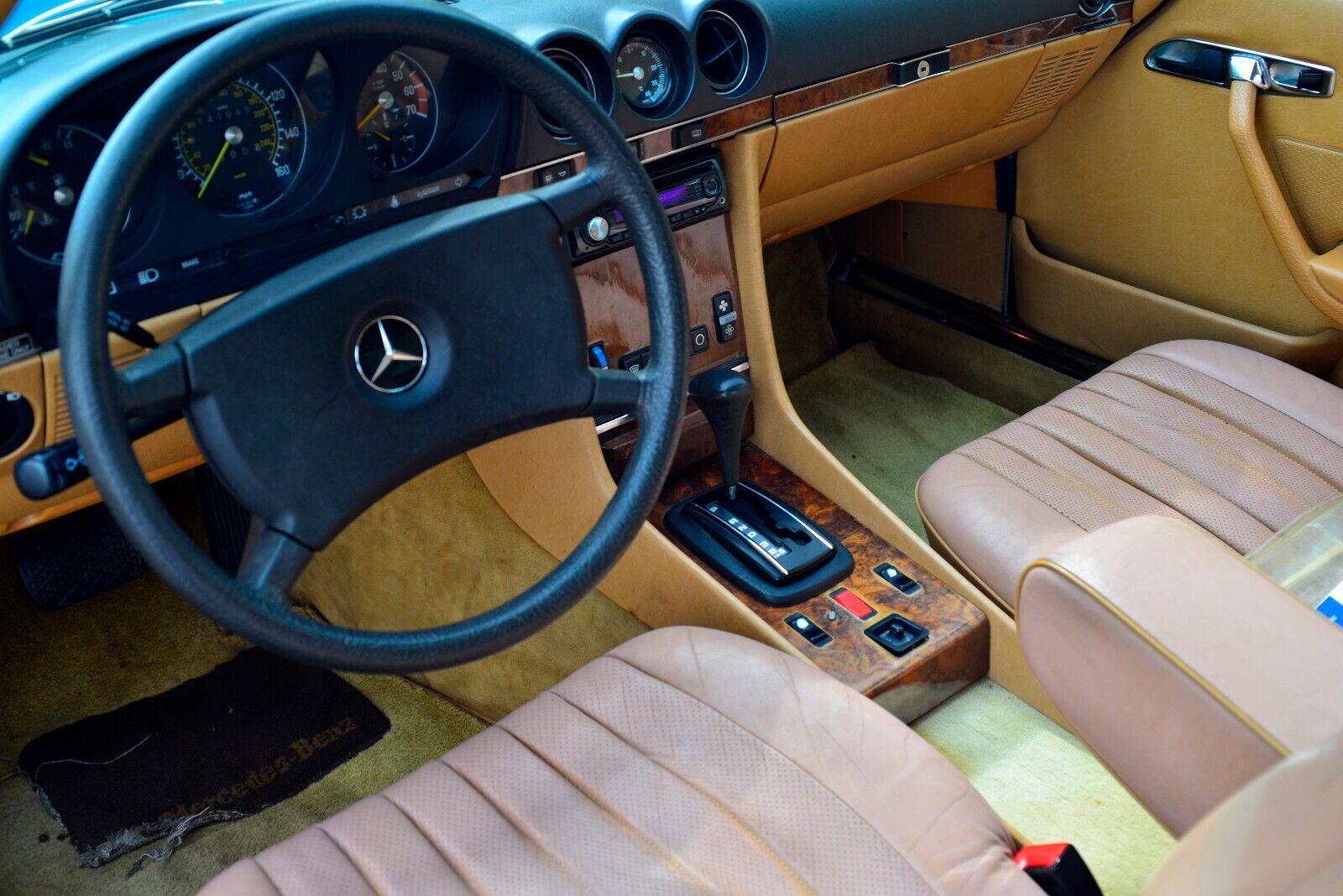 Mercedes-Benz-SL-Class-Cabriolet-1984-22