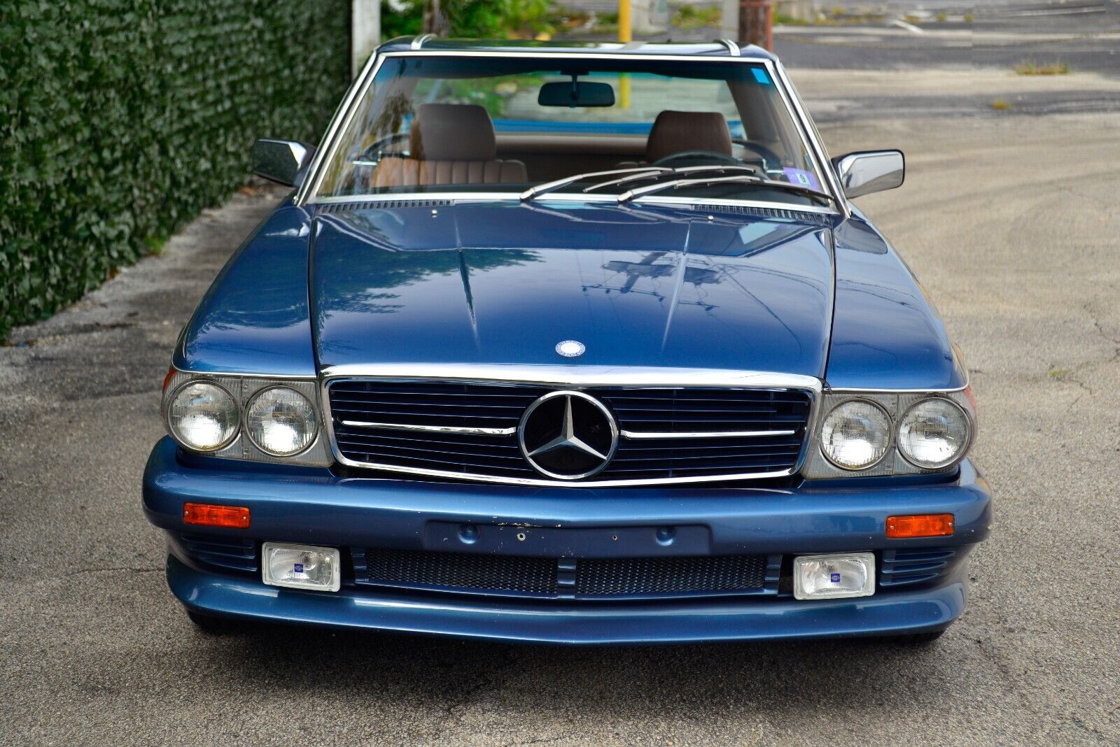 Mercedes-Benz-SL-Class-Cabriolet-1984-28